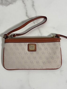 New Dooney & Bourke Signature Gretta Large Slim Wristlet